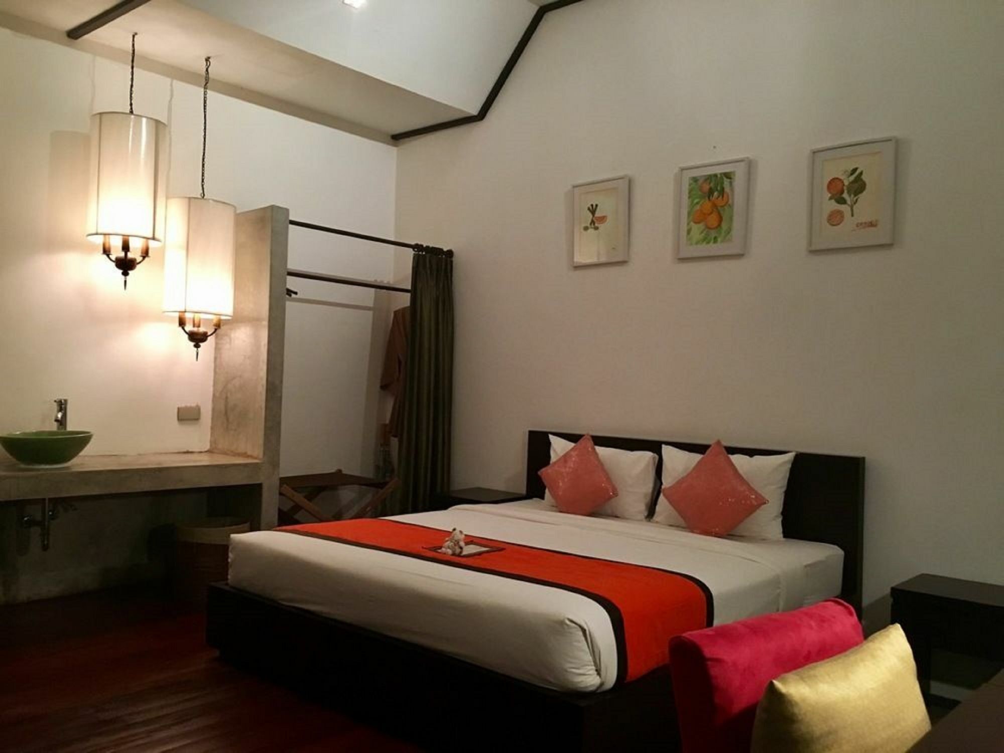 Hotell The Herbs 4*